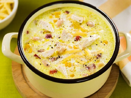 Кремообразна пикантна пилешка супа с бекон, царевица и сирене чедър - снимка на рецептата